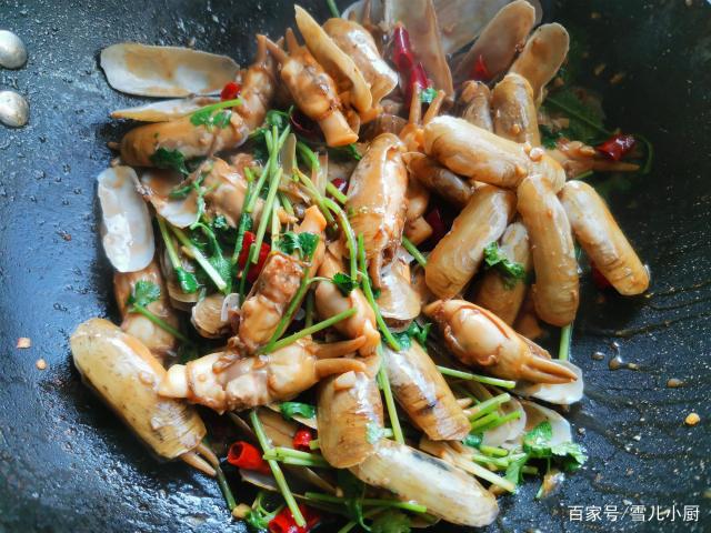 這個海鮮被稱作“小人仙”,肉質肥美,用這個方法做,一盤不夠吃 這個海鮮被稱作“小人仙”,肉質肥美,用這個方法做,一盤不夠吃